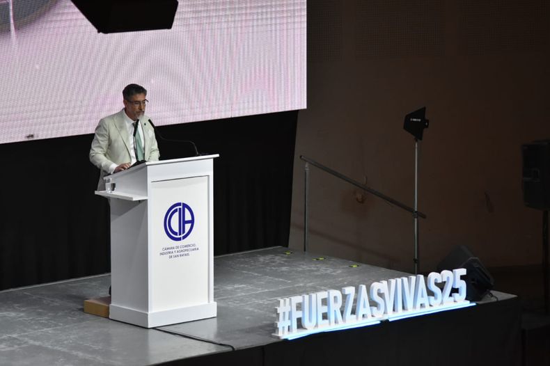 Gabriel Brega pidió por las economías regionales.