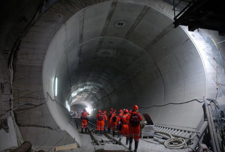 tunel, suiza