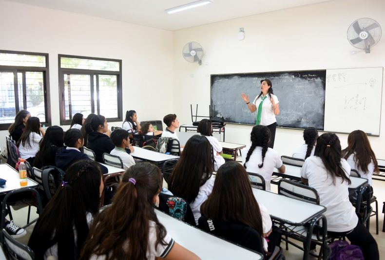 Escuelas, inicio de clases, docentes