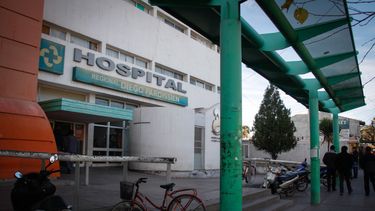 Dos jóvenes terminaron acuchillados tras una pelea entre sus novias en Maipú