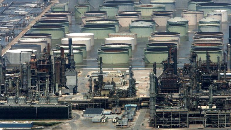 La demanda de petróleo en EEUU sube en julio al mayor ritmo en cuatro años