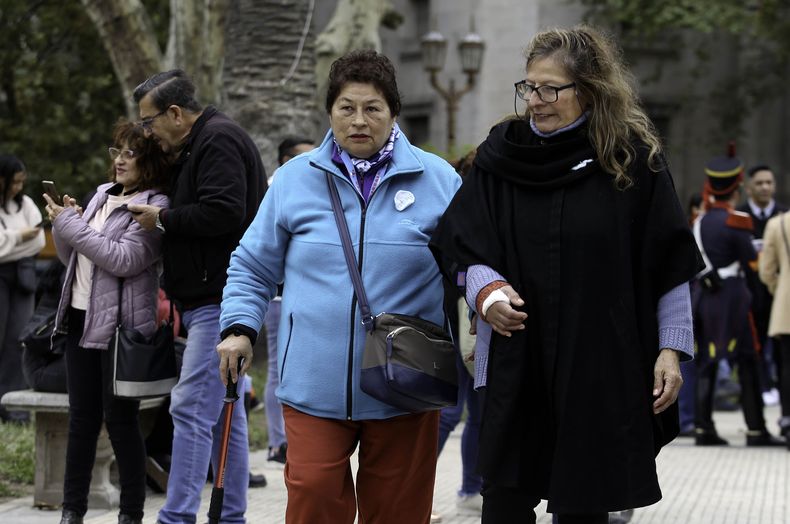 Tras la suspensión de la atención médica de los traumatólogos a los jubilados, la situación parece tomar un buen rumbo. Tras la suspensión de la atención médica de los traumatólogos a los jubilados, la situación parece tomar un buen rumbo.