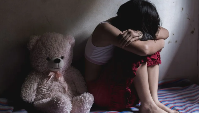 El sospechoso está acusado de producir material de abuso sexual y almacenarlo en su vivienda