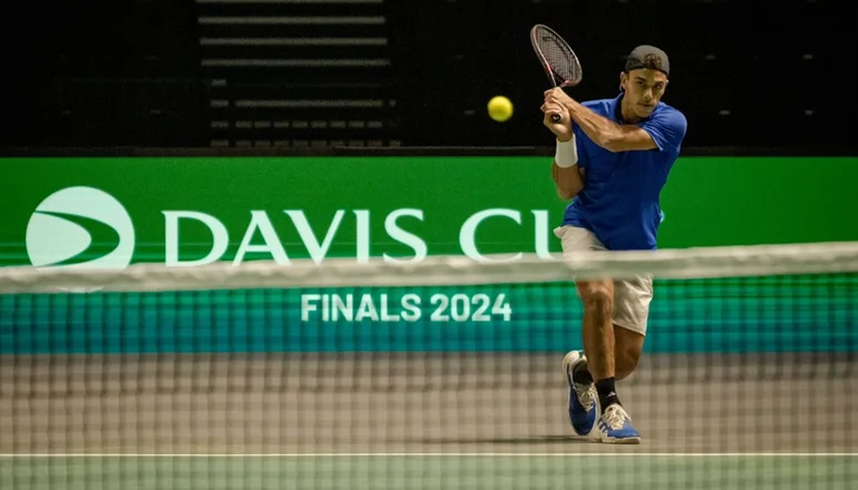Francisco Cerúndolo tiene que sumar su punto en la dura Copa Davis.
