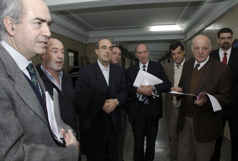 Albarracín (apoderado legal), Pinto (presidente del partido) y los legisladores Camerucci, Del Río, Sccatareggia, Parés, Jalif y Kerchner prescenciaron la audiencia por parte de la UCR.