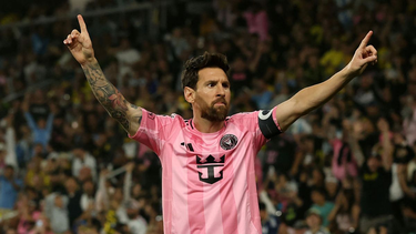 Lionel Messi volvió a demostrar toda su calidad con la pelota parada y llegó a los 76 goles de tiro libre. &nbsp;