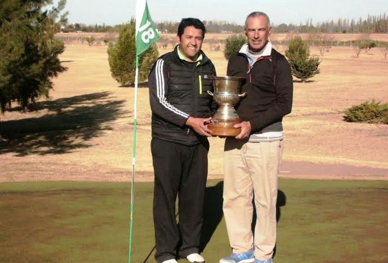 16 Diego González y Américo Miranda, los últimos ganadores del Torneo Héctor Bergaglio en el Nevado Golf Club. Viernes 01 07 16