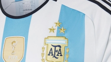 La camiseta argentina con las tres estrellas ya es furor.