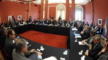 Con U$S6.598 millones, las provincias ya tomaron casi tanta deuda como en todo 2016