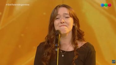 Chloe Edgecombe y un botón dorado en Got Talent Argentina 2023.