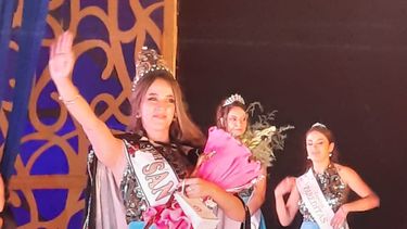 san carlos eligio a maria agustina martinez como su nueva reina  