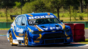 Franco Vivian volvió a ganar en el TC2000 luego de una final cargada de emoción en el autódromo de Salta. Franco Vivian volvió a ganar en el TC2000 luego de una final cargada de emoción en el autódromo de Salta.