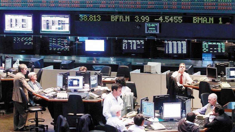 Efecto aranceles: caen las acciones argentinas y sube el riesgo país.