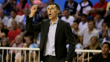 Pablo Prigioni tiene el banque de la Confederación.