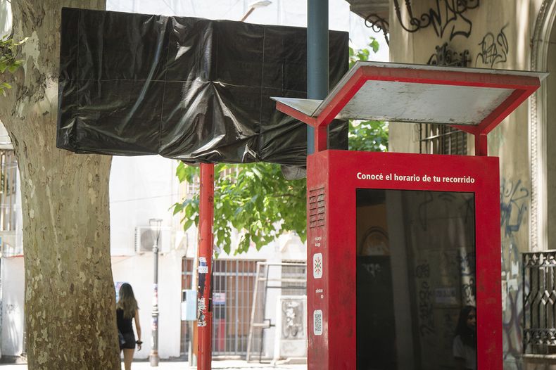 El transporte público fue desviado por obras. El transporte público fue desviado por obras.