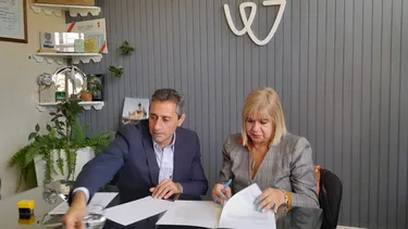 Firma del convenio de colaboración entre el Municipio de San Carlos y la Dirección de Defensa del Consumidor