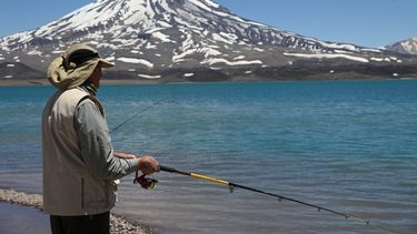 Qué habilita y qué restringe la nueva normativa de pesca en Mendoza.