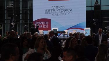 se realiza el desayuno de la coviar con pedidos al gobierno y balance del plan estrategico vitivinicola