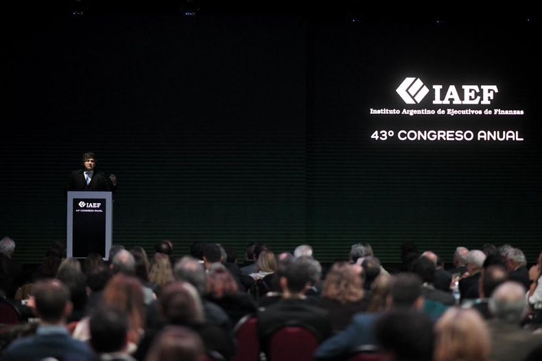 El Presidente volvió a culpar a la oposición por los movimientos desestabilizadores de la economía. 