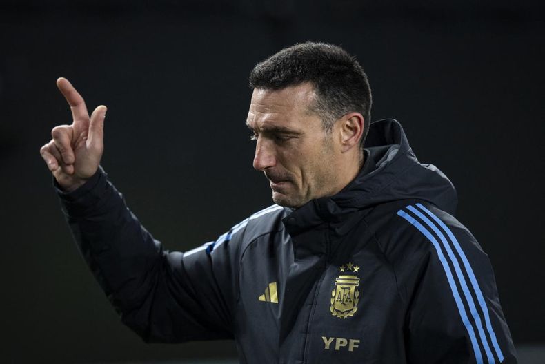 Lionel Scaloni le dio minutos a los pibes.