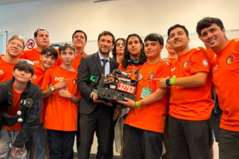 De un aula mendocina a la cima del mundo: la hazaña en robótica que emociona al país.