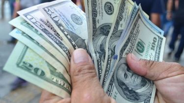 El dólar cerró a $62,98 y acumuló una suba de 62,11% en el 2019