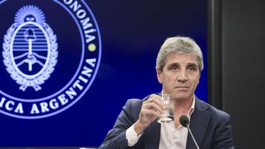 Luis Caputo ratificó el plan: Estoy cómodo con el dólar a $1.500 y se mostró contento con la intervención de EE.UU. Luis Caputo ratificó el plan: Estoy cómodo con el dólar a $1.500 y se mostró contento con la intervención de EE.UU.