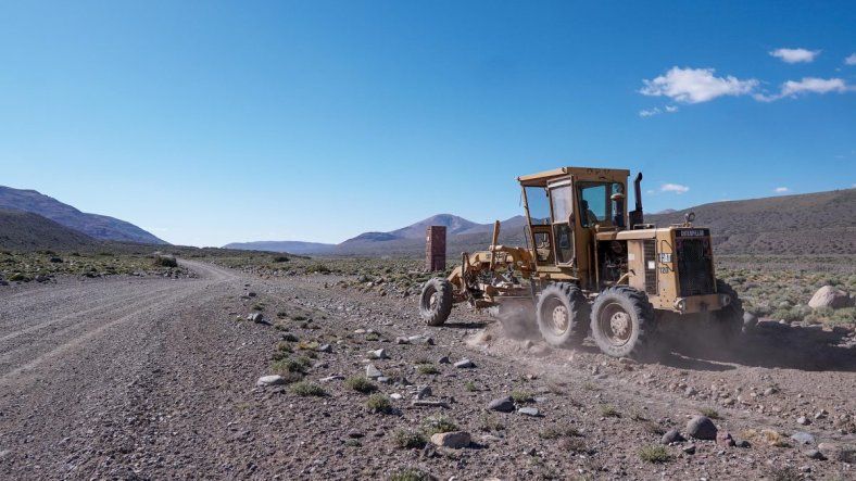 La Dirección Provincial de Vialidad avanza con la recuperación de la Ruta 220, camino clave hacia El Sosneado