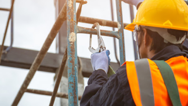 Qué ocurre con la cobertura de los seguros laborales y la situación de quienes trabajan bajo modalidades precarias