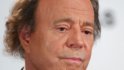 Julio Iglesias y su lucha silenciosa: el problema de salud que lo mantiene postrado.