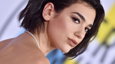 Dua Lipa llevará todos sus éxitos al Campo Argentino de Polo.