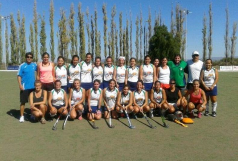 13  Colegio del Carmen- Debutó con una victoria en el nacional D de hockey en San Juan-- Viernes 14-6-13
