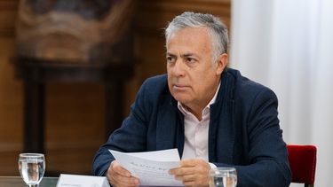 El gobernador Alfredo Cornejo estará en Buenos Aires en un encuentro del que participarán funcionarios clave del presidente Javier Milei. 