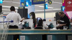 El consumo masivo vuelve a caer en agosto y van cuatro meses de baja