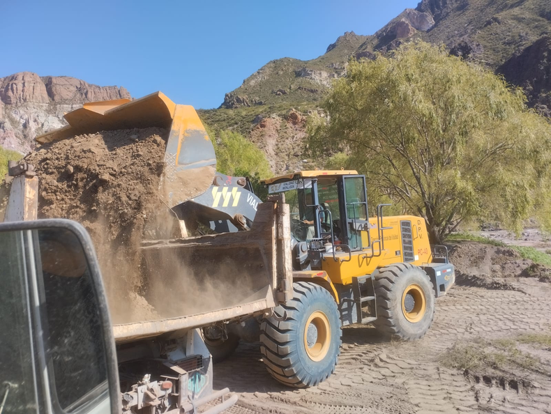 La Dirección Provincial de Vialidad continúa con los trabajos para reconstruir el camino que conecta con el Cañón del Atuel, en San Rafael.