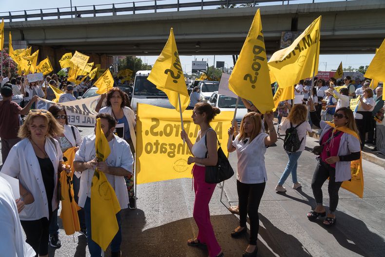 El gremio de profesionales de la Salud no aceptó bajar la propuesta a las bases
