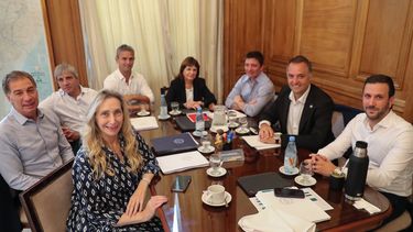Fuertes cruces entre dos de los integrantes de la mesa política del Gobierno. Fuertes cruces entre dos de los integrantes de la mesa política del Gobierno.