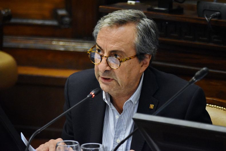 Enrique Thomas, autor del proyecto que elimina la obligatoriedad de afiliación a la Caja de la Salud. Enrique Thomas, autor del proyecto que elimina la obligatoriedad de afiliación a la Caja de la Salud.