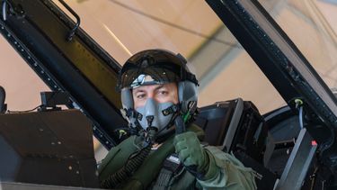 por la compra de los aviones militares f-16, grabois salio al cruce y tildo de salame a petri