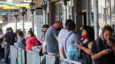 El consumo de servicios públicos registró en octubre una caída de 15% interanual, según el Indec