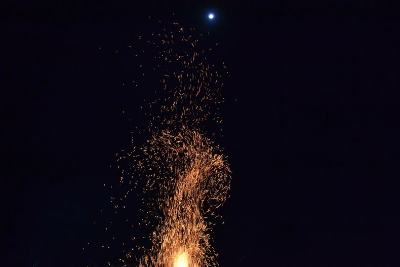 Nochede luz y fuego: convocatoria de artistas y creativos .jpg