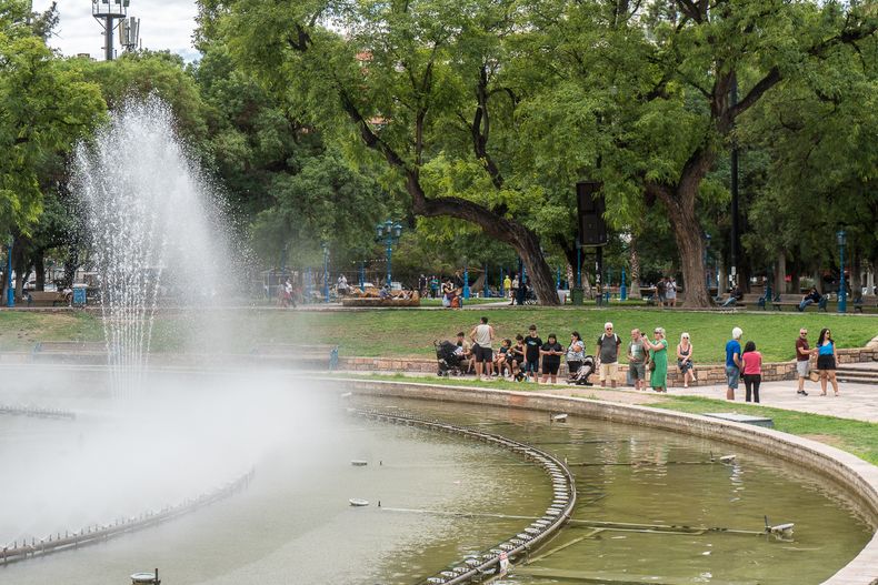 turismo, turistas, vacaciones, clima, tiempo, verano, ciudad de mendoza, plaza independencia.jpg