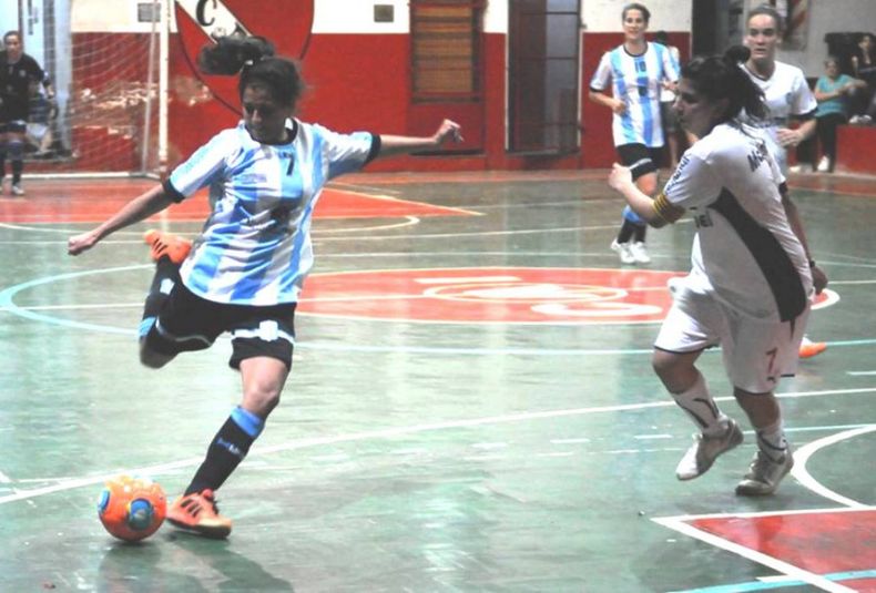 13  María Pía Gómez (Racing)- Elegida la mejor jugadora torneo AFA 2013-  Domingo 29.12.13