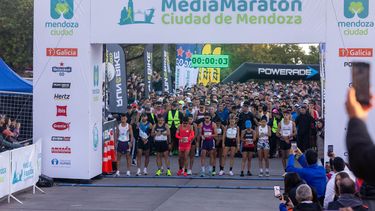 La Media Maratón de Mendoza 2026 se vivió como una verdadera fiesta del deporte en la Ciudad de Mendoza La Media Maratón de Mendoza 2026 se vivió como una verdadera fiesta del deporte en la Ciudad de Mendoza