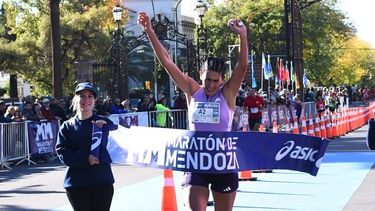 La Maratón Internacional de Mendoza volvió a reunir a miles de atletas y vivió una fiesta inolvidable en el Parque General San Martín. La Maratón Internacional de Mendoza volvió a reunir a miles de atletas y vivió una fiesta inolvidable en el Parque General San Martín.