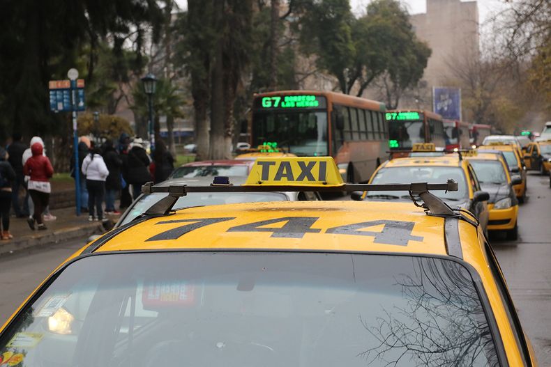 Aumento de la tarifa de taxis en Mendoza.