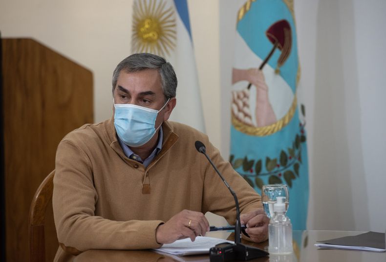 Rodolfo Suarez y el vicegobernador, Mario Abed, junto a los ministros de Economía y Energía, Enrique Vaquié y de Turismo y Cultura, Marina Juri presentaron el programa Mendoza Activa