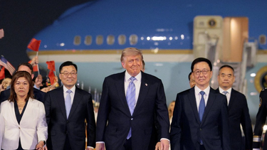 Donald Trump llegó a Pekín para reunirse con Xi Jinping en una cumbre clave para el equilibrio global. Donald Trump llegó a Pekín para reunirse con Xi Jinping en una cumbre clave para el equilibrio global.