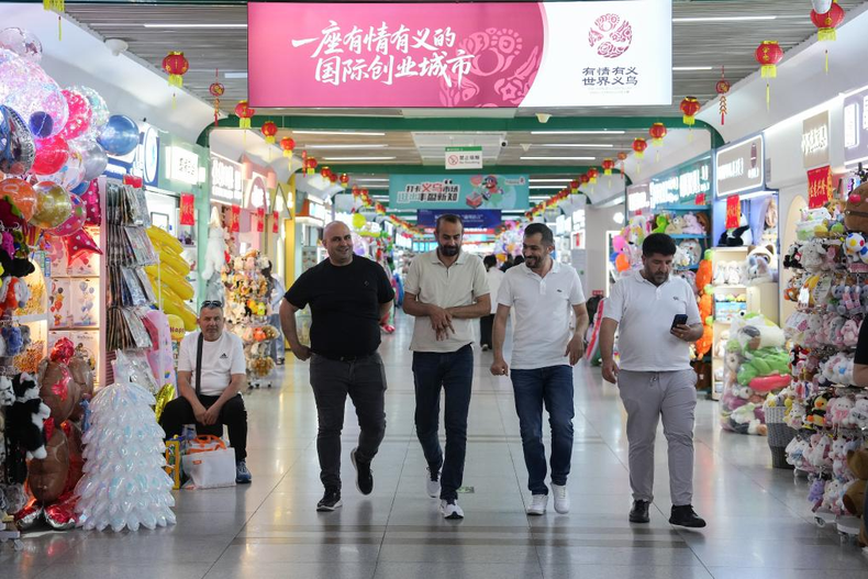 Los importadores recorren China desde hace meses en busca de los productos