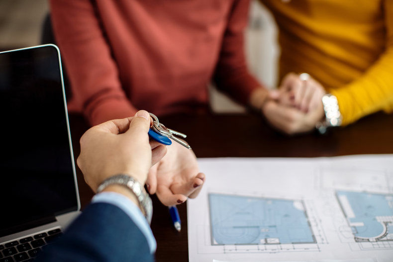 El precio promedio de una vivienda representa el 50% del salario de un empleado de comercio.